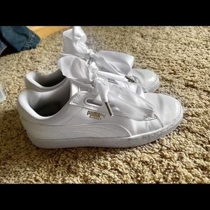 Vinyl Ribbon Lace Pumas